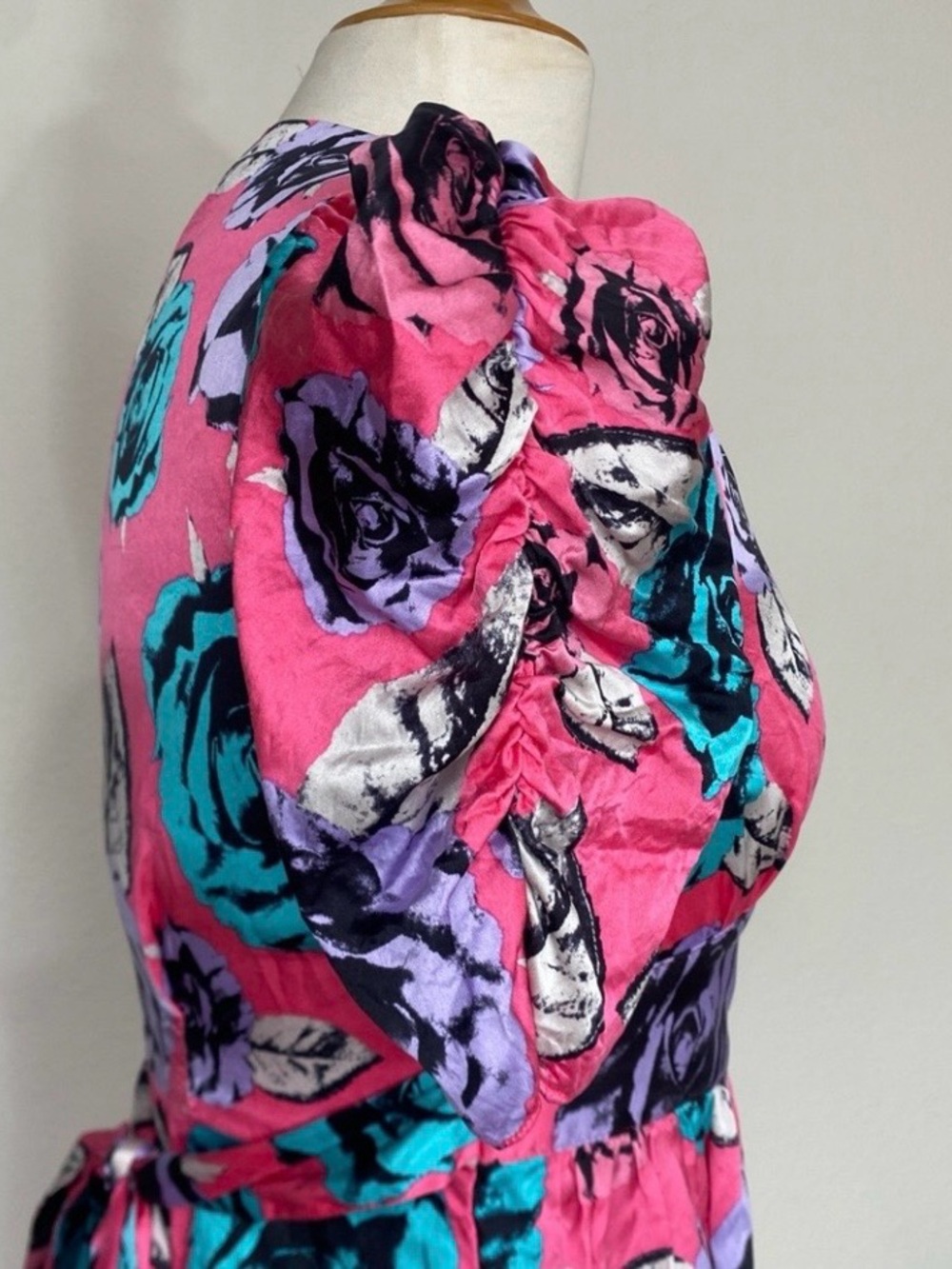 Betsey Johnson Women's Pink Rosette V Neck Short Sleeve Satin Mini Dress Size 4 - Picture 9 of 16